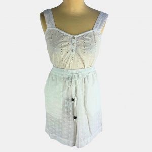 Conjunto de bermuda y top blanco perforado