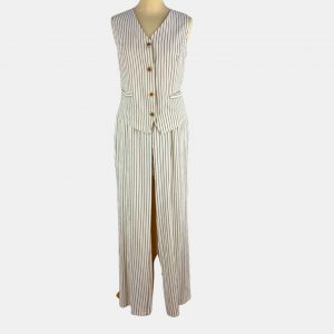 Conjunto de pantalón y chaleco sin mangas en blanco con raya en beige