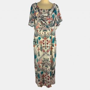 Vestido dibujos florales y de animales con escote cuadrado y banda con broche dorado
