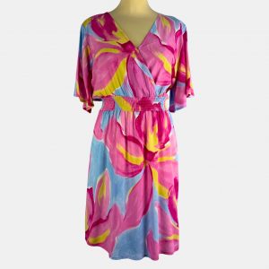 Vestido rosa estampado turquesa y amarillo con escote cruzado y cintura elástica