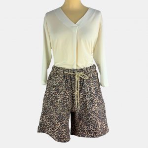 Bermuda animal print con bolsillos y cintura elástica