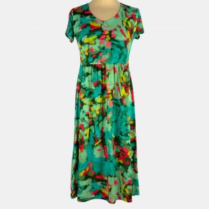Vestido verde con estampado floral multicolor y corte fruncido en la cintura