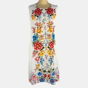 Vestido midi blanco con estampado floral multicolor y bolsillos laterales