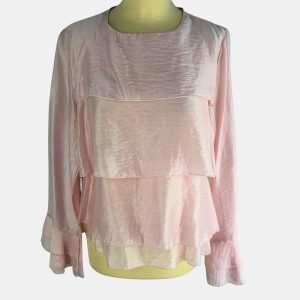 Blusa de seda en rosa con volantes en cuerpo y mangas