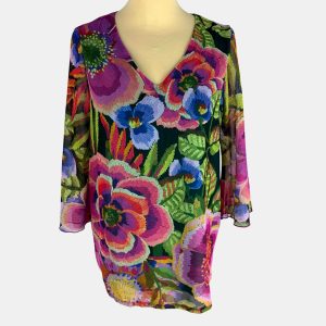 Blusa estampada floral multicolor con manga al codo acampanada