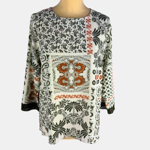 Blusa dibujos verde y naranja con puntilla en color verde