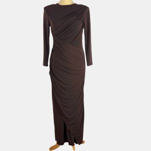 Vestido midi drapeado en marrón con cuello a la caja y manga larga