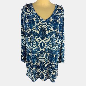 Camiseta/jersey de punto en blanco con dibujo en azul y adorno botones en hombro