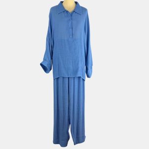 Conjunto de pantalón y blusa oversize en color azul jeans